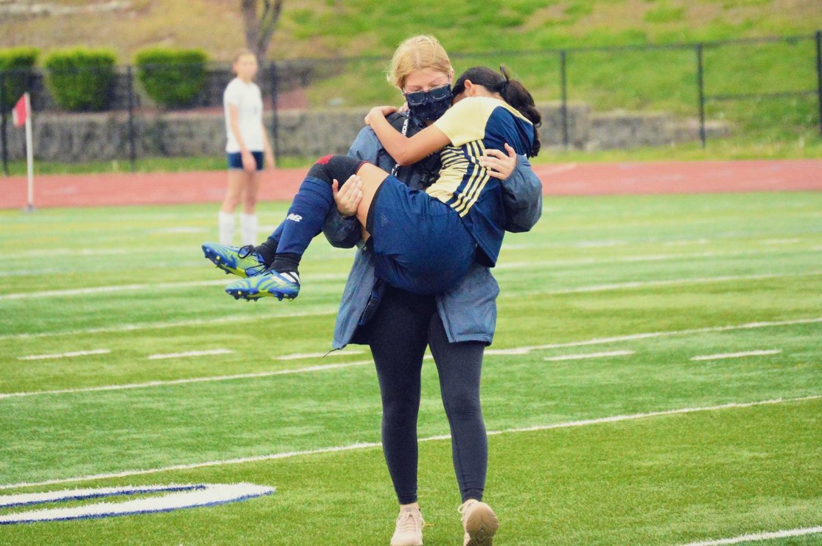 DeanaPearsonATC's tweet photo. This is why I lift, sleep &amp; eat well. This is why I connect with every person that walks in my ATR.

Sometimes I have to run 50 yards to injured athletes. Sometimes I have to carry them back. Sometimes kids need a literal “pick me up” &amp; you’re wrong if you think I won’t do it. https://t.co/W9zsgW0bZE