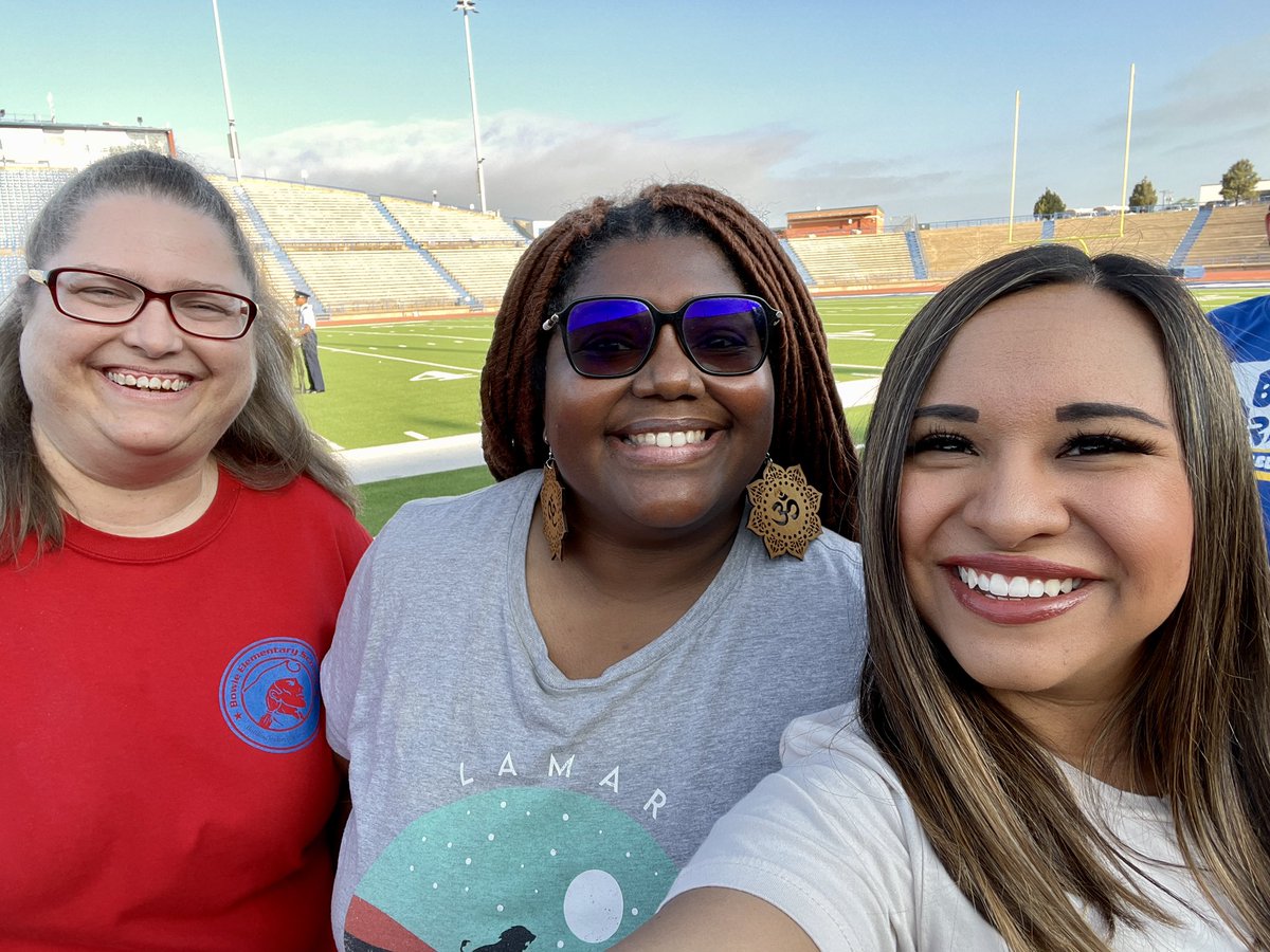 About to sing the National Anthem! Music teachers rock! ❤️ #celebrateSAISD #differencemaker