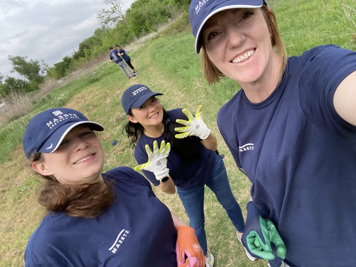 StreamRealty's tweet photo. #FlashbackFriday Not only did we announce a partnership with @catalyze on Earth Day (https://t.co/6Qj2TKktqs), but #StreamDallas celebrated by helping remove invasive plant species at the Trinity River Audubon Center and #StreamWashingtonDC dressed for success in Earth colors. https://t.co/BK9F68Kapj