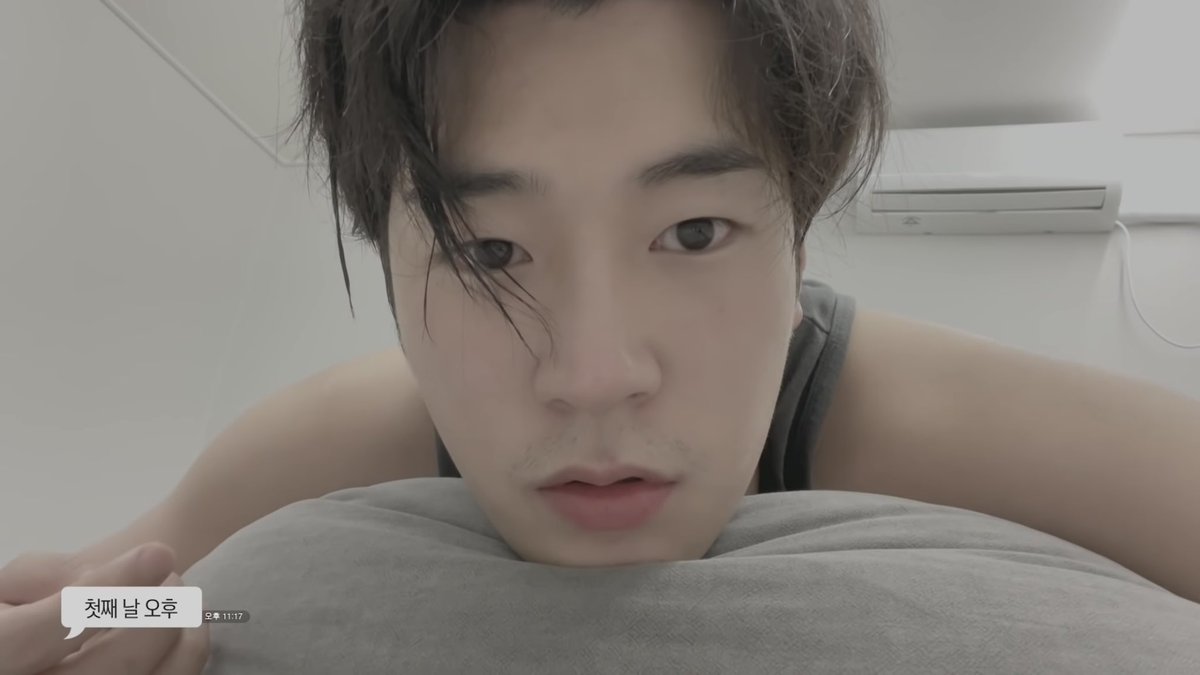 qqkdxh's tweet photo. 박서함 나혼산 나와줘....
패널분들이 아니 서함씨는 실시간으로 붓기가 빠지네요? 하는 거 듣고싶어요 https://t.co/TruWolUsOf
