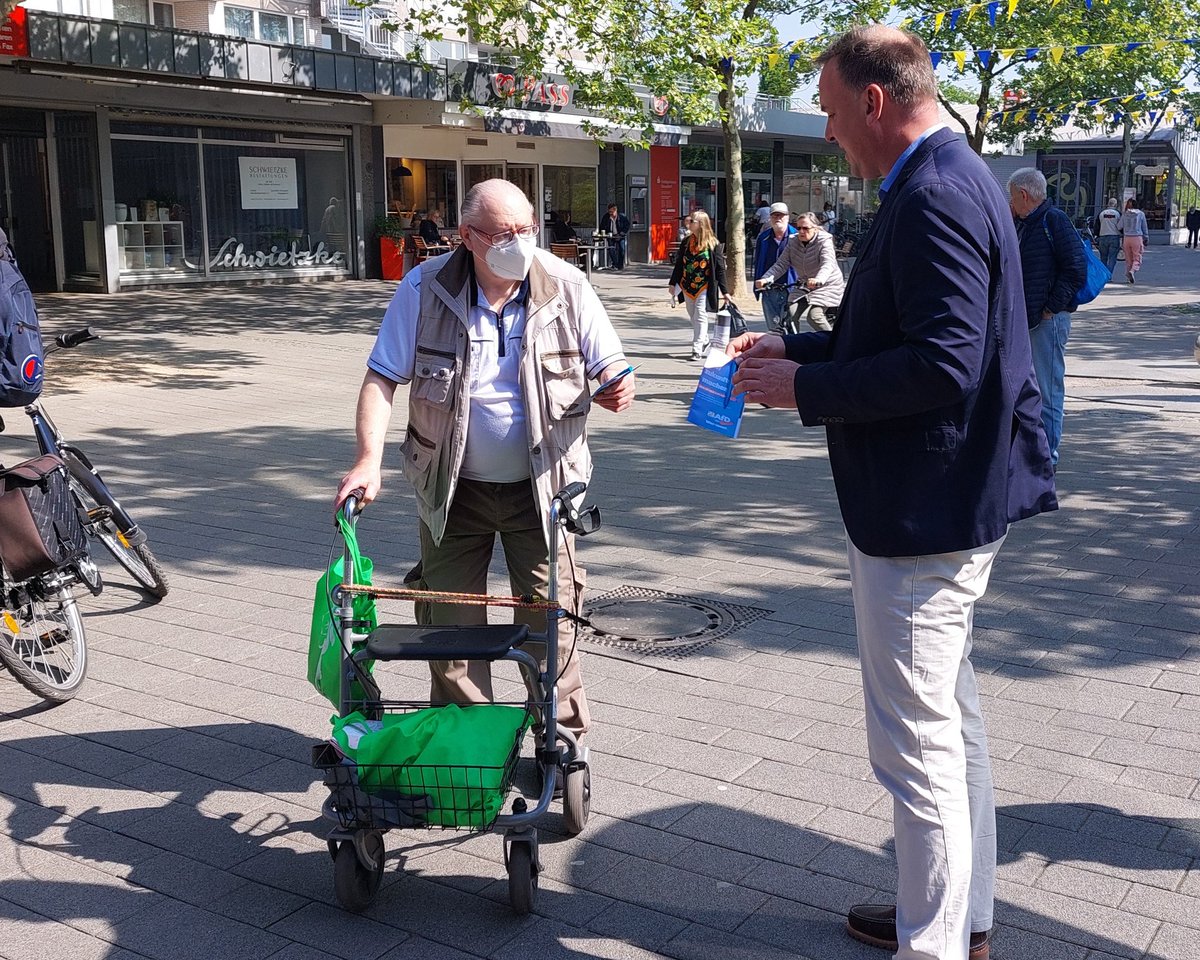 ElmarSalinger's tweet photo. Heute geht es weiter im Düsseldorfer Süden mit #AfD Infoständen in #Garath und #Urdenbach. Bis zur #NRW Landtagswahl am 15. Mai geben wir nochmal alles! #afdwersonst #ltwnrw22 https://t.co/5CADpXjc7E