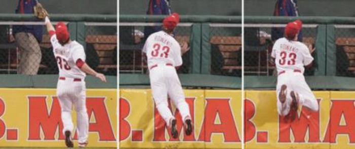 RealGlenMacnow's tweet photo. The 16th-anniversary of this Aaron Rowand catch &amp; crash comes up this weekend. Can you name another Philadelphia athlete as associated with a single moment? https://t.co/JvUxcEouEK