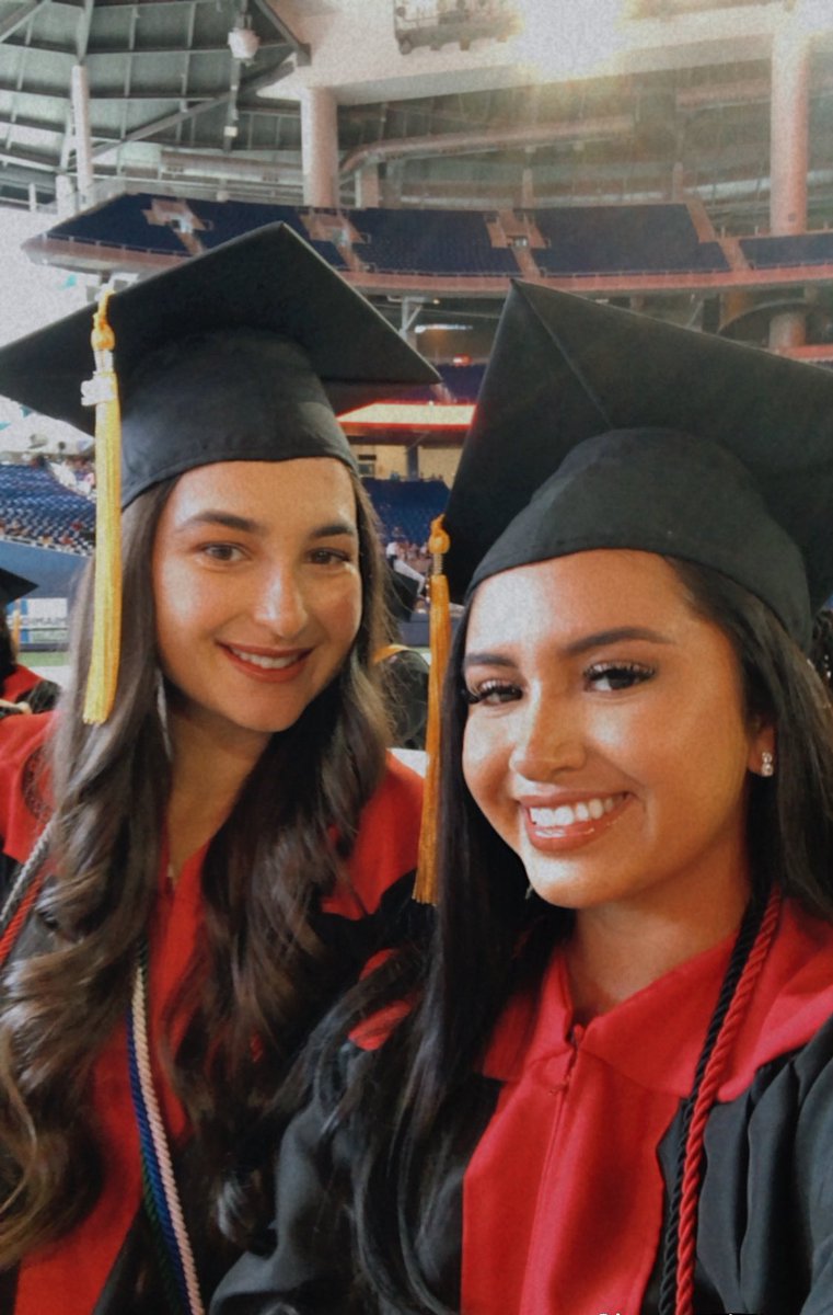 janexysanchez's tweet photo. We survived these 4 years ❤️🎉 #labpartner #bestie #BarryProud https://t.co/3Zv5XYuw9B