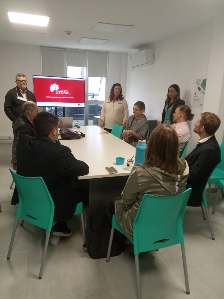 PTLCSAPEM's tweet photo. #redppar #ptlc
📢 Arrancamos la segunda jornada de la Red de Parques y Polos de Argentina #redppar con la visita al #edificiotics y @aceleralitoral https://t.co/FLjN6zu731