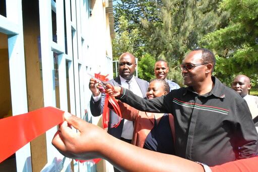 UPOPsKe's tweet photo. @UNDPKenya Deputy Country Rep, @mmashologu1 stated that UNDP will continue collaborating with GoK to implement projects that will achieve #SDGs &amp; #vision2030 while positively impacting the lives of people. During a handover of Incinerator &amp; Bio- medical truck at Naivasha Hosp. https://t.co/eqHjVdSs45