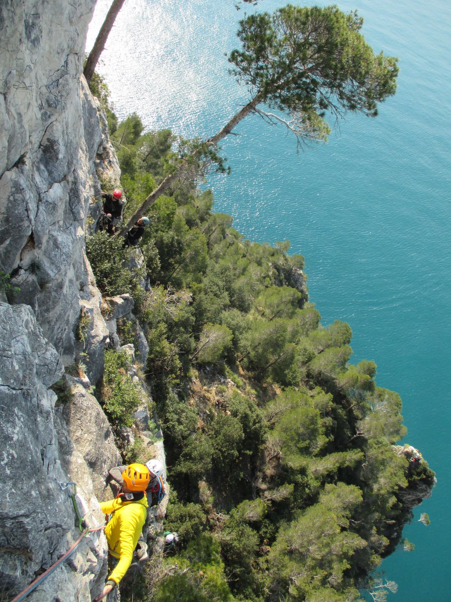 ClimbAndSail's tweet photo. for how many times you go there you are always enchanted by its beauty - Muzzerone
#portovenere #cinqueterre #5terre #climb #climbing #muzzerone https://t.co/KmaFtq2gTt