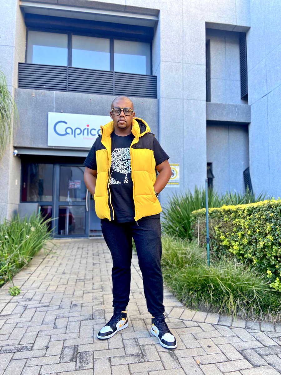 CapricornFM's tweet photo. #TheMovementMix | KingBash_Ent brings the heat and sets the airwaves ablave with a fire mix on the #CapricornMovement. https://t.co/otGzFcQxbf