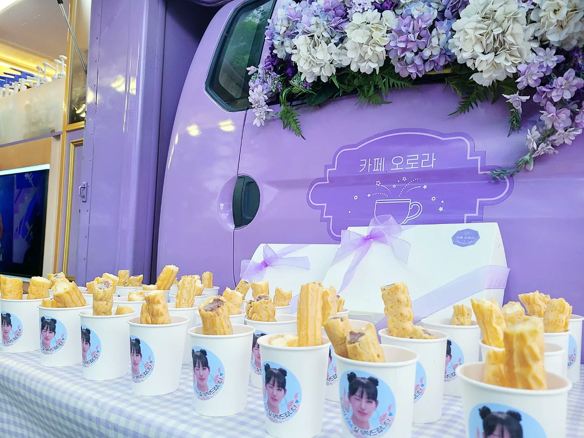 cafeaurora_0608's tweet photo. ⋆｡˚오늘도 사랑을 전하는카페오로라˚｡⋆
 소중한마음을 배달 받으신 분은 
<노제>님이셨습니다💜
더 많은 후기는
➡️https://t.co/0tisTJBQJc
#노제커피차 #노제갤러리 #커피트럭 #이쁜커피차 #커피차 #coffeetruck #예쁜커피차 #거미집 #커피차가격 #서포터즈 #noze #노제 #노지혜 #웨이비 #WAYB https://t.co/ifDWUBiENG