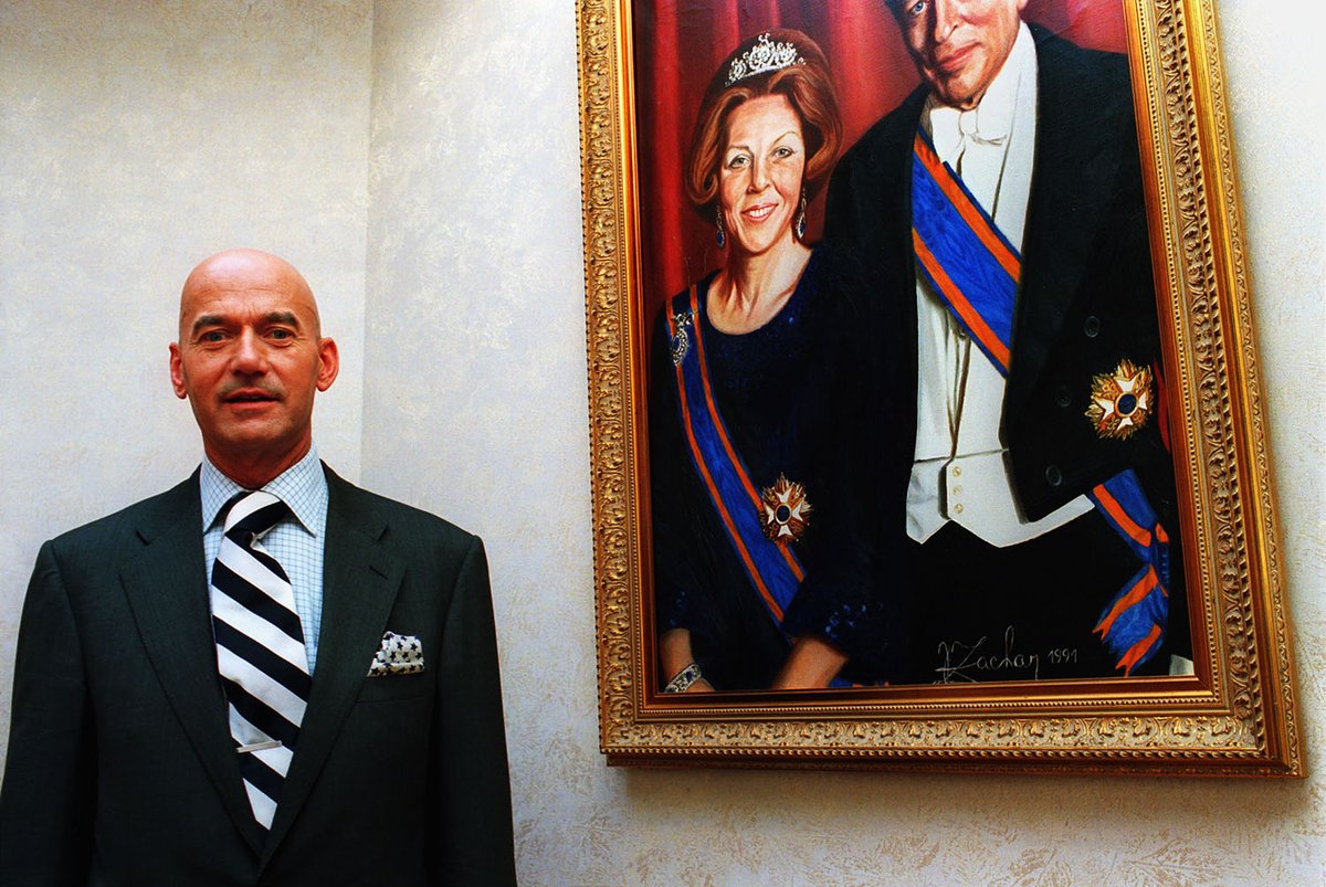 MvdGriendt's tweet photo. Twintig jaar geleden alweer. Pimmetje volgen voor Hp/de Tijd samen met @MvanRoosmalen. Wat een bizarre tijd was dat. #pimfortuyn #reportage https://t.co/I5OfmMPOXK