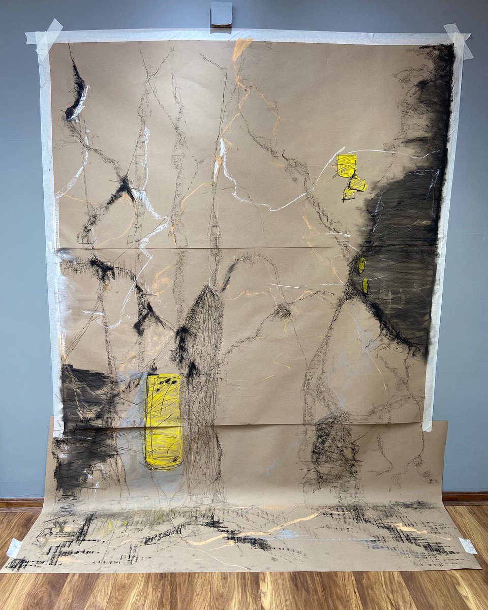 paulnwakelam's tweet photo. y e l l o w ! !
extracts from this morning’s large scale drawing workshop at @GeneralOffice12
thanks as always @sarahmgoudie for the inspiration + motivation
#largescaledrawing
#drawingworkshop
#mixedmedia
#abstractart
#worksonpaper https://t.co/WQuGiotVLn