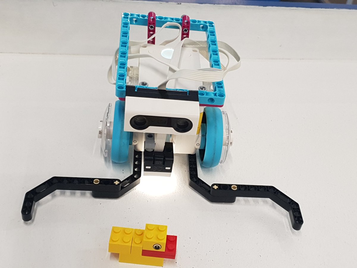 Robyn Lothian tweet media