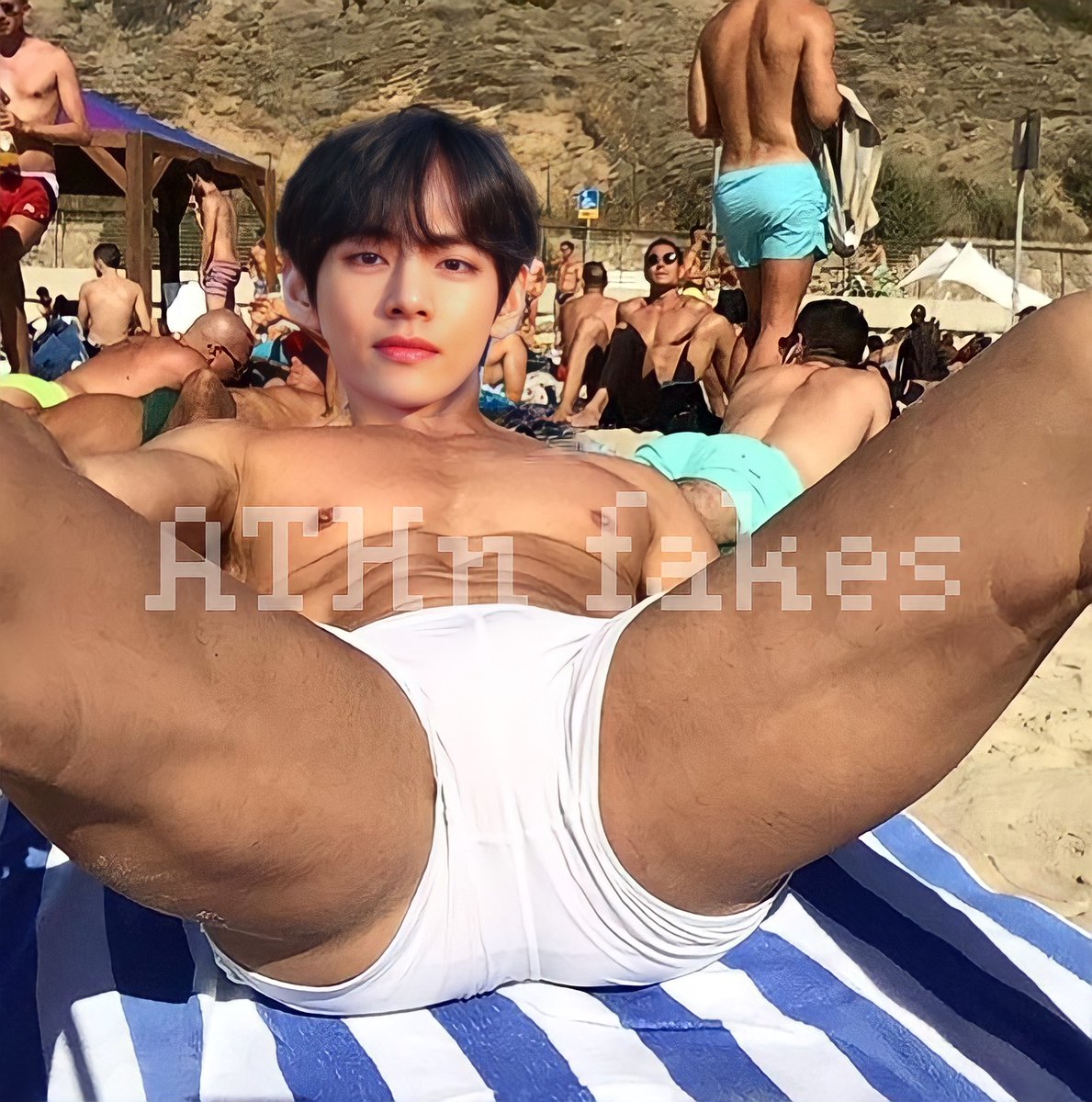 BitjRen's tweet photo. 𝖙𝖆𝖊𝖍𝖞𝖚𝖓𝖌 (𝕭𝕿𝕾}

While they were relaxing on the beach, 𝖙𝖆𝖊 asked 𝖏𝖎𝖓𝖓𝖎𝖊 hyung to take a picture of him from a sensual angle.

.
.
.
.
This is fake! Do not report, Just block! https://t.co/K5oBvMK6mh
