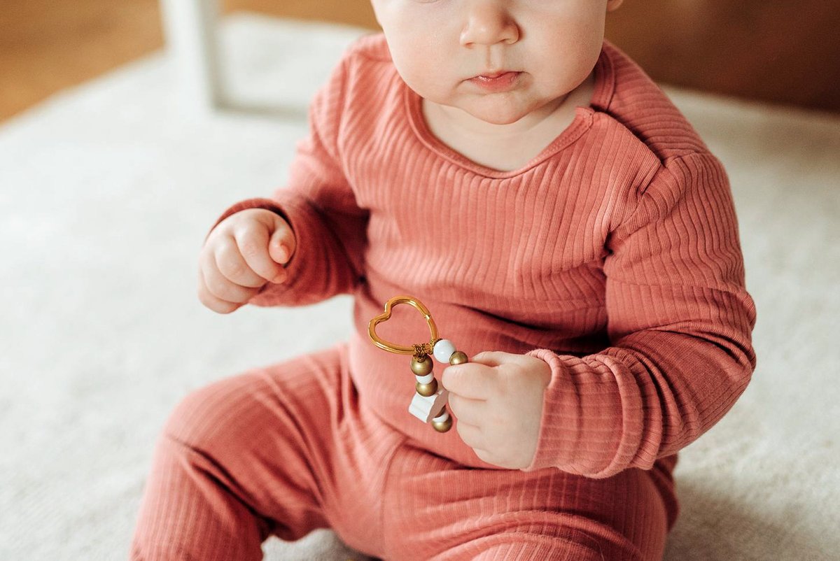 Schnulliketten's tweet photo. 👶💛

🧵🔑 Unsere #Schlüsselanhänger-#Bastelanleitung:
https://t.co/nzGV0squRu

❌ Szene des Fotos nicht nachstellen ❌

🧵🔑 Our #keyfob #craftinstructions:
https://t.co/JUxVC5s4oB

❌ Do not recreate the scene of the photo ❌

#schnullerkettenladen #schnullerkettenladenberlin https://t.co/TRtrecr4LV