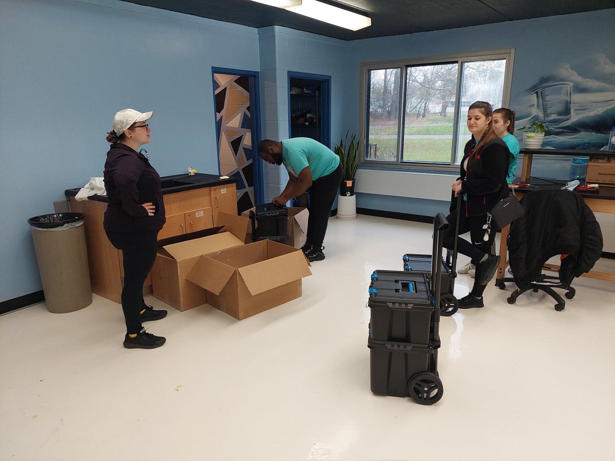 flint_lab's tweet photo. Prepping for a full day of sample collection.

Want to know what's in your water? Give us a call: 810-875-9127 

#Flint #FlintCommunityLab https://t.co/S5aHfwfP2L