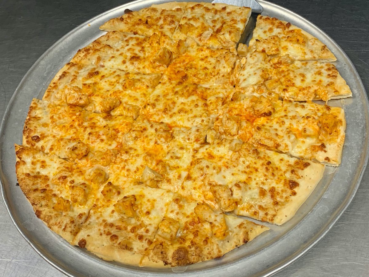 It's #FreePizzaFriday! 🍕 Hit that RT button for your chance to win a free large one topping from Mister B's! Must follow to win.