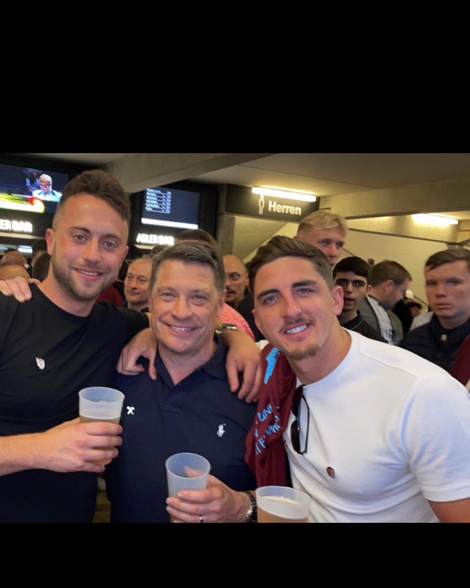 csinclairrr21's tweet photo. Another great trip. Shame about the result but it wasn’t our night!! Proud of this team though … COYI ⚒☀️🍺 https://t.co/8PedRNA76D