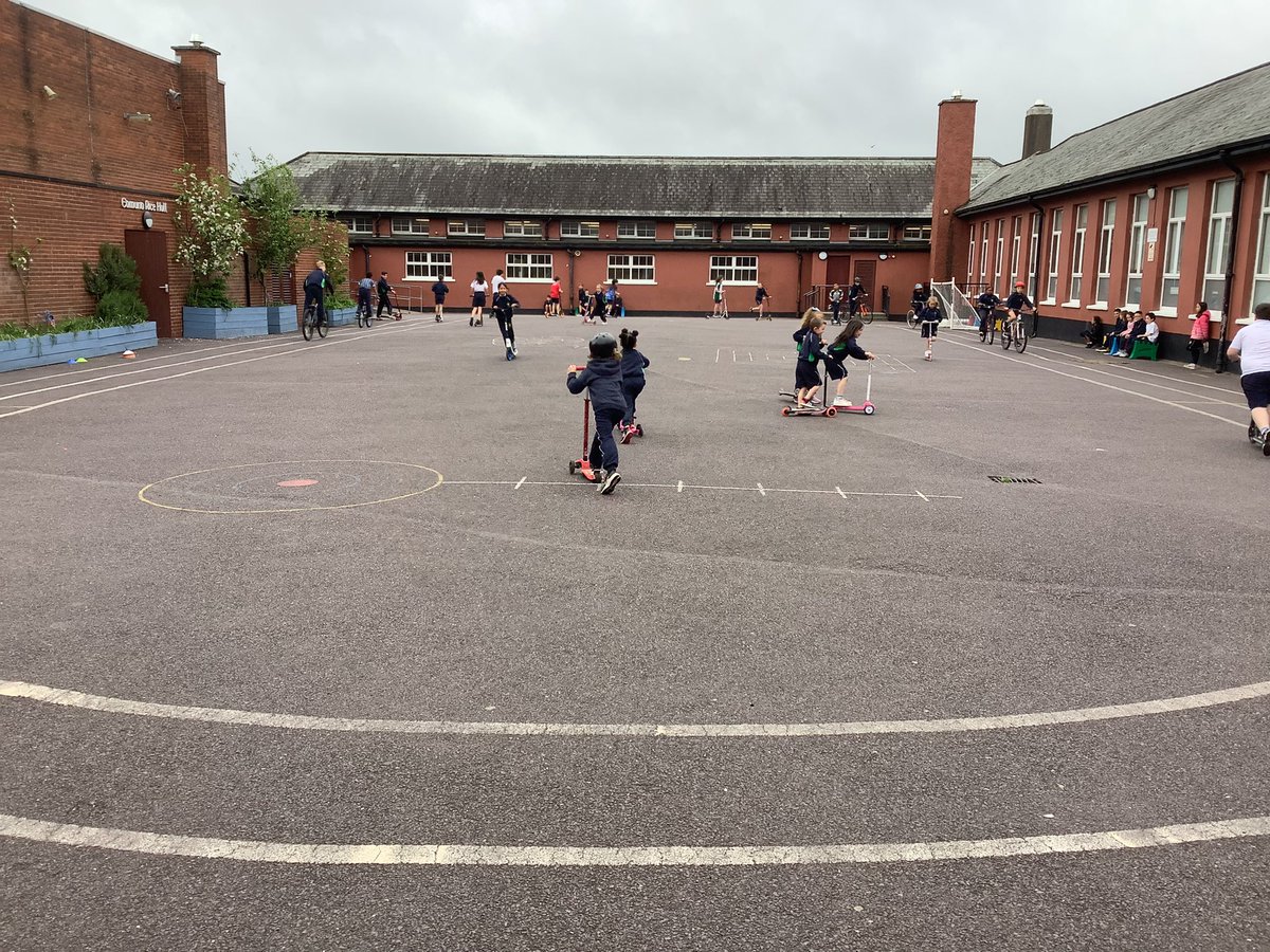 BunscoilC's tweet photo. Our @ActiveFlag #ASF22 active scooters & bikers @SRTS_Ire https://t.co/eHPT6QoO4q
