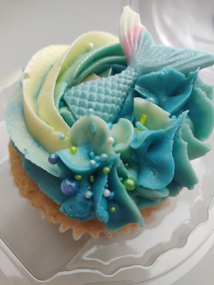 ZwethBee's tweet photo. My friend got me a mermaid cupcake! https://t.co/jMh8d2zYRm