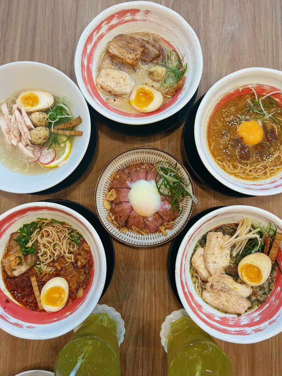 prae_al's tweet photo. #ชี้เป้าร้านลับ ร้านราเมงเส้นสดที่โครตอร่อย เชฟคนญี่ปุ่นแท้ๆ เหมือนไปกินที่ญี่ปุ่น! เมนูหลากหลายมาก แนะนำราเมงซุปกระดูกหมู ซุปนัว หมูชาชูคือเดอะเบส ข้าวหน้าเนื้อชิ้นใหญ่มาก นุ่มมาก ราคาโครตดี ไปตำ! มีโปรด้วย ดูReply
📌พิกัด:Ramen Desu
#อร่อยบอกต่อ #อร่อยไปแดก @aroii @aroiipaiadk https://t.co/fOu92kH8DQ