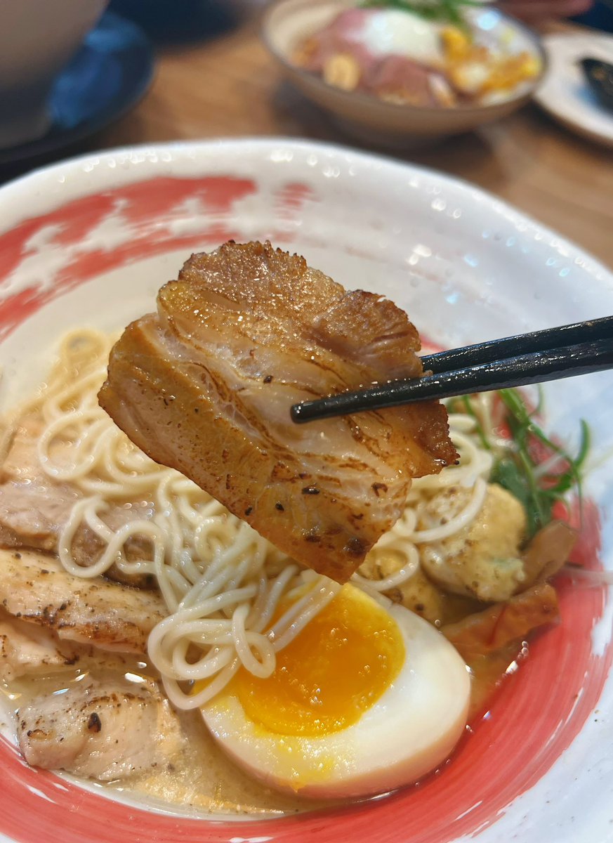 prae_al's tweet photo. #ชี้เป้าร้านลับ ร้านราเมงเส้นสดที่โครตอร่อย เชฟคนญี่ปุ่นแท้ๆ เหมือนไปกินที่ญี่ปุ่น! เมนูหลากหลายมาก แนะนำราเมงซุปกระดูกหมู ซุปนัว หมูชาชูคือเดอะเบส ข้าวหน้าเนื้อชิ้นใหญ่มาก นุ่มมาก ราคาโครตดี ไปตำ! มีโปรด้วย ดูReply
📌พิกัด:Ramen Desu
#อร่อยบอกต่อ #อร่อยไปแดก @aroii @aroiipaiadk https://t.co/fOu92kH8DQ