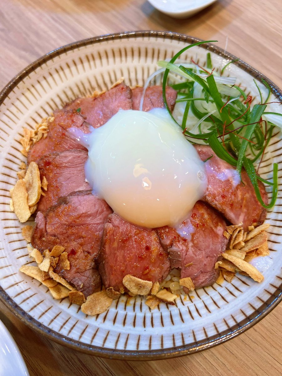 prae_al's tweet photo. #ชี้เป้าร้านลับ ร้านราเมงเส้นสดที่โครตอร่อย เชฟคนญี่ปุ่นแท้ๆ เหมือนไปกินที่ญี่ปุ่น! เมนูหลากหลายมาก แนะนำราเมงซุปกระดูกหมู ซุปนัว หมูชาชูคือเดอะเบส ข้าวหน้าเนื้อชิ้นใหญ่มาก นุ่มมาก ราคาโครตดี ไปตำ! มีโปรด้วย ดูReply
📌พิกัด:Ramen Desu
#อร่อยบอกต่อ #อร่อยไปแดก @aroii @aroiipaiadk https://t.co/fOu92kH8DQ