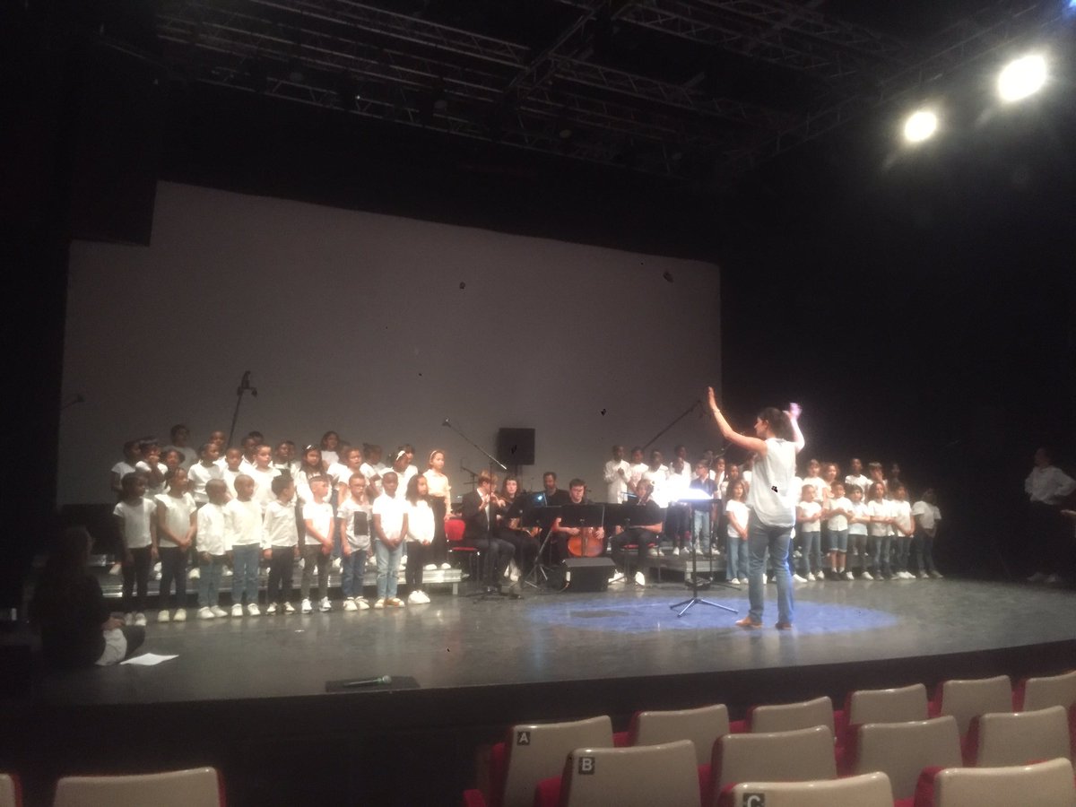 Circo_pre16's tweet photo. Gros succès du PEAC opéras au sein du réseau ÉCLORE Charente Préélémentaire, écoles , collèges, lycée réunis ! Bravo à toutes les équipes enseignantes et les leurs élèves ! #Circo_pre16 #dsden16👏👏👏 @JoelleRallet https://t.co/qM6Eh0B6xg