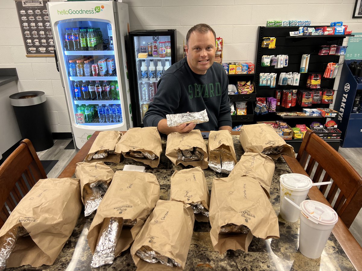 SCCCLiberalKS's tweet photo. De-stress week concludes with breakfast burritos @scccbookstore! Come on down! #scccsaints #gosaints #destressweek https://t.co/e388UqCuhM