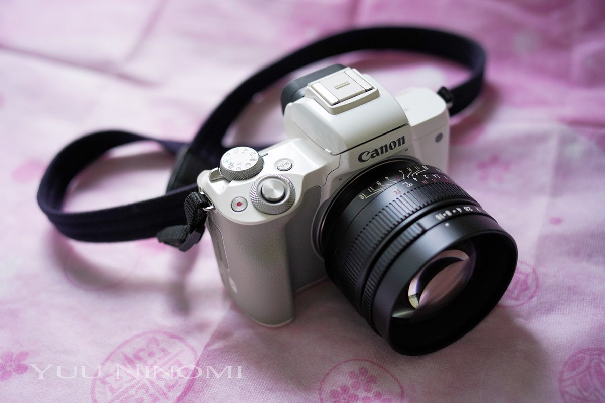nino4626's tweet photo. I don't want to use a strap with a camera manufacturer's logo on it. There is no reason for that. 

My equipment the other day... 

#Canon EOS M50 (Kiss M) + 7artisans 50mm f0.95 [EF-M] 
MapCamera Original Strap #細OBIストラップ 
[color : 深海 #DeepSeaBlue ] https://t.co/y0FivJKlpJ