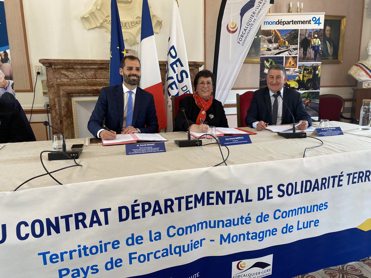 ✍️🤝Signature du contrat de territoire en faveur du pays de #Forcalquier Montagne de Lure avec mon cher <a href="/GehantDavid/">David Gehant</a> , Président et Maire de <a href="/VForcalquier/">Ville de Forcalquier</a> ! Près de 800K€ investis par #monDépartement04 pour les projets des communes et de la communauté !