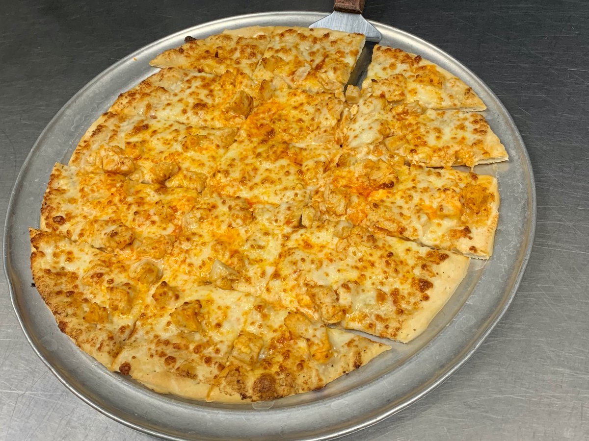 HendersonMrBs's tweet photo. It's #FreePizzaFriday! 🍕 Hit that RT button for your chance to win a free large one topping from Mister B's! Must follow to win. https://t.co/QVnQVhqOat