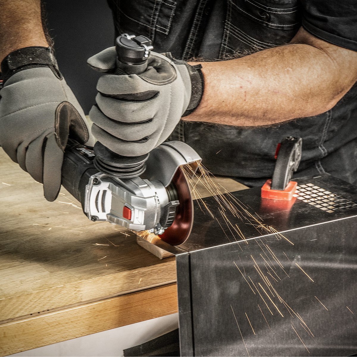 TrendToolTech's tweet photo. Trend's NEW Metal 1.0mm Discs are here! Find out more about the high-performance 1.0mm cutting discs for Steel, Stainless Steel, Aluminium and alloys here 👉 https://t.co/GaFi0T2wPd #CuttingDiscs #GrindingDisc #MetalDiscs #SteelCutting #Toolsfortrade #Grinders #PowerTools https://t.co/sCqoPo6Mrh