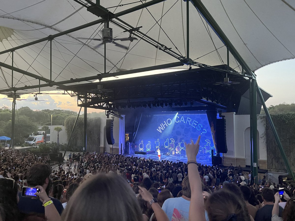 kittykykate's tweet photo. Happy late birthday to my birthday twin and Taurus king @rexorangecounty https://t.co/VTUdIrmUla