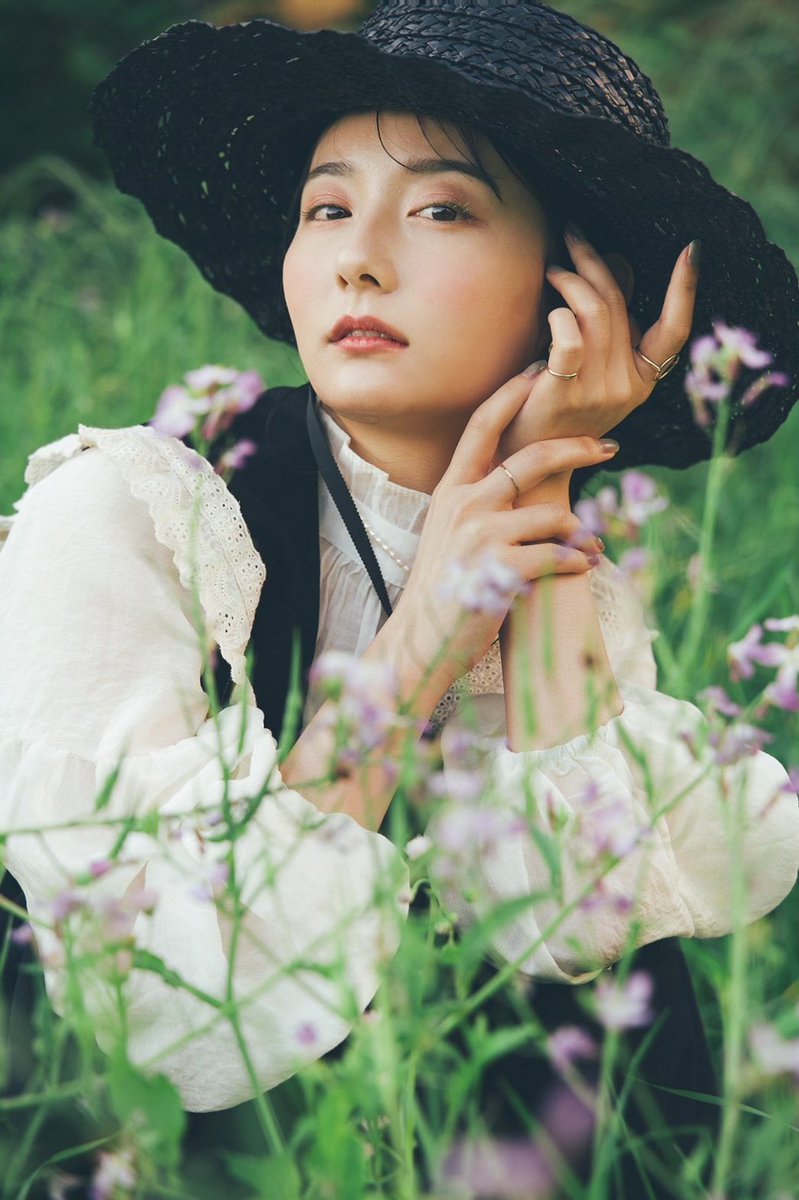 hikari___0000's tweet photo. まつ毛が緑なのよ🌿 https://t.co/VvjGBXBuCi