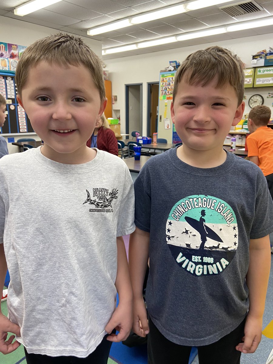 FCPS_JenTrueK's tweet photo. Hawaii, Chincoteague, and crabs are represented for Vv-Vacation Day! #NMWRoars https://t.co/eEpQM4tM8D