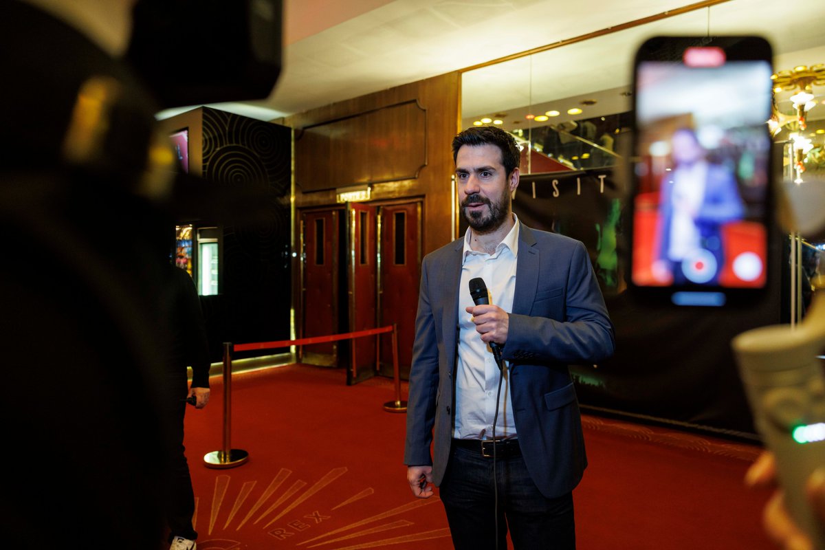 Visitors_wrnrtv's tweet photo. Merci à tous les participants à l'avant-première de #VisitorsWarnerTV hier soir au @LeGrandRex ! Retour en photos sur cette soirée inoubliable. 👽🛸

Quant à la série, c'est à partir de mardi prochain sur @WarnerTVFR 

#AVPVisitors https://t.co/MFsoIs3cCm