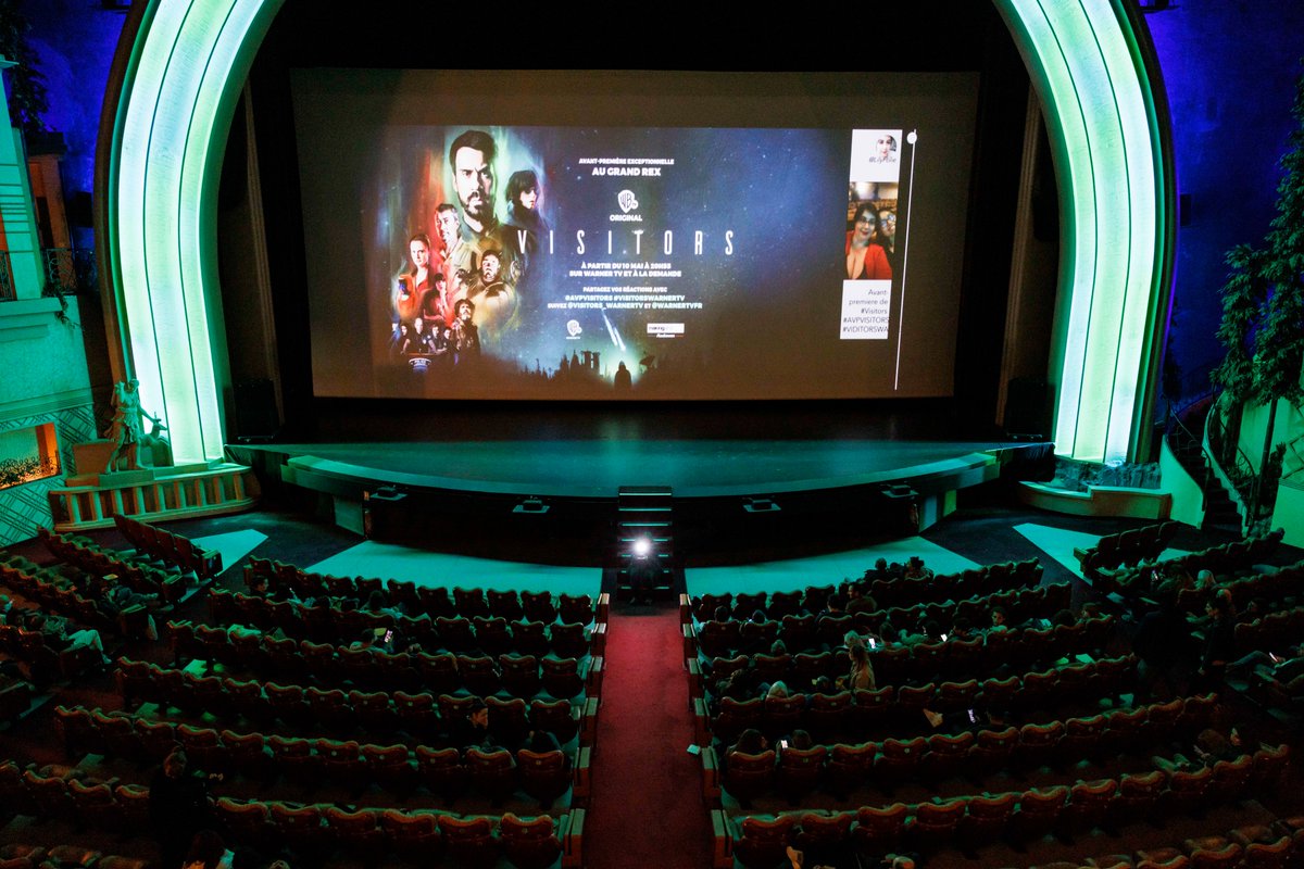 Visitors_wrnrtv's tweet photo. Merci à tous les participants à l'avant-première de #VisitorsWarnerTV hier soir au @LeGrandRex ! Retour en photos sur cette soirée inoubliable. 👽🛸

Quant à la série, c'est à partir de mardi prochain sur @WarnerTVFR 

#AVPVisitors https://t.co/MFsoIs3cCm