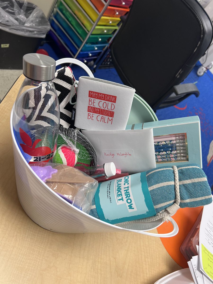 spidey4lyfe's tweet photo. My PTC got every teacher one of these! They are the best ♥️ https://t.co/jl5JyZ83Hz