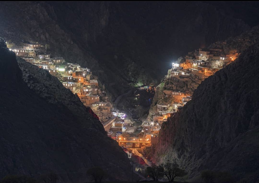 TheKurdss's tweet photo. Night view of Palangan Village called Eagles' Nest.
📸by Keyhan Mohammadi
#TwitterKurds #KurdishLife https://t.co/uqS1PL1Smz