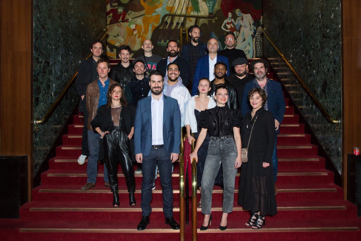 Visitors_WarnerTV (@visitors_wrnrtv) on Twitter photo Merci à tous les participants à l'avant-première de #VisitorsWarnerTV hier soir au <a href="/LeGrandRex/">Le Grand Rex</a> ! Retour en photos sur cette soirée inoubliable. 👽🛸
Quant à la série, c'est à partir de mardi prochain sur <a href="/WarnerTVFR/">Warner TV France</a>
#AVPVisitors Merci à tous les participants à l'avant-première de #VisitorsWarnerTV hier soir au <a href="/LeGrandRex/">Le Grand Rex</a> ! Retour en photos sur cette soirée inoubliable. 👽🛸
Quant à la série, c'est à partir de mardi prochain sur <a href="/WarnerTVFR/">Warner TV France</a>
#AVPVisitors
