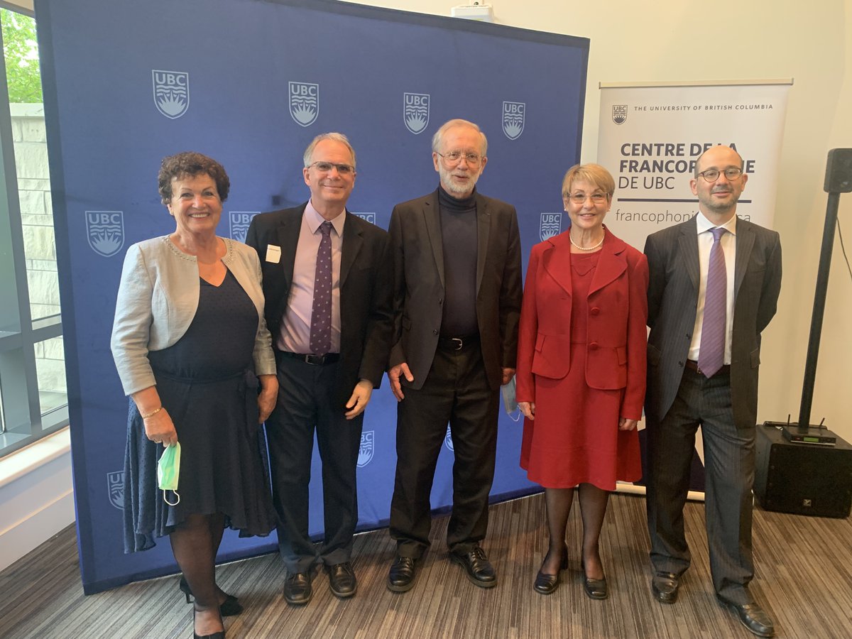 Les  membres fondateurs.trices du <a href="/CentreFrancoUBC/">CentredelafrancophonieUBC</a>  ont finalement reçu l'Ordre des Palmes Académiques de France pour leur service à la communauté francophone (et francophile!) de UBC et de Vancouver ainsi que pour leur dévouement à l'éducation en français en C.-B. Bravo ! #ubc