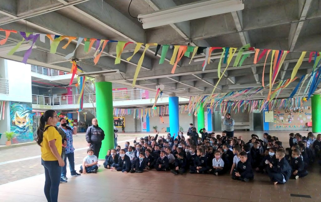 AlcRionegro's tweet photo. 📖 Con pedagogía, fomentamos en los niños y niñas del municipio el amor y el cuidado por nuestro territorio 🌎
Con la Secretaría de Hábitat, a través de la Subsecretaría Ambiental, realizamos la jornada ambiental en la IE Josefina Muñoz González, sede principal 👍 https://t.co/exD4utKm4Z