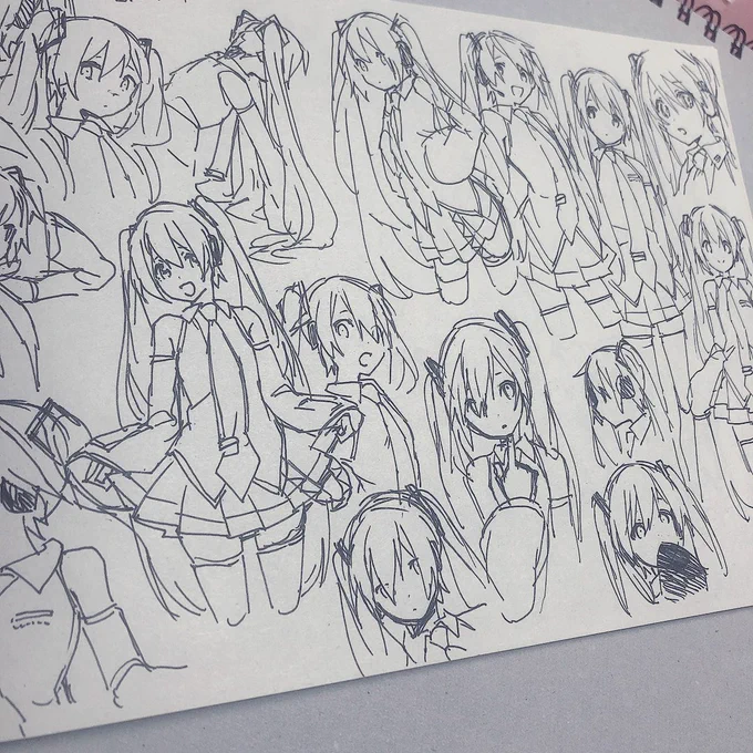 ペンのインク切れるまでひたすらミクさん描きまくったやつ出てきた 