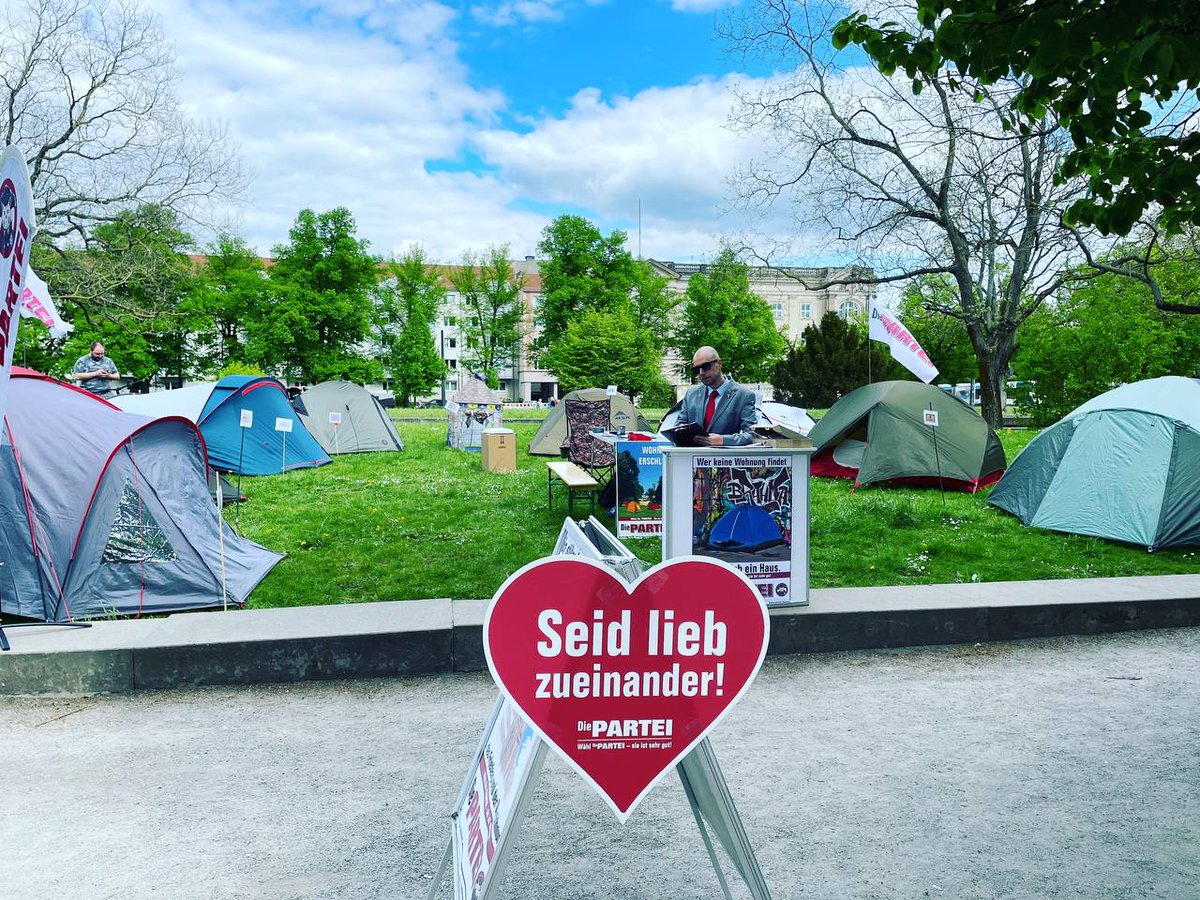 PARTEIPotsdam's tweet photo. Es ist angerichtet. Jetzt auf dem Platz der Zweiheit. https://t.co/etsiwBFmf9