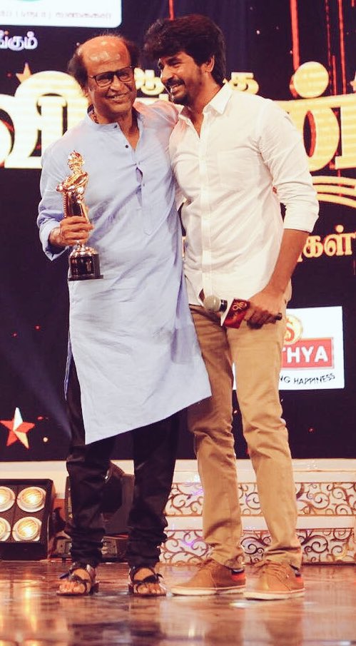 Rajni_FC's tweet photo. Best Wishes @Siva_Kartikeyan and #DONTeam for #DonTrailer
https://t.co/Tt2g4GIykG
#DONfromMay13
@Dir_Cibi @anirudhofficial @iam_SJSuryah @Udhaystalin @priyankaamohan @thondankani @sooriofficial @KalaiArasu_ @SKProdOffl @LycaProductions @RedGiantMovies_ @SonyMusicSouth https://t.co/acIWYXRX7c