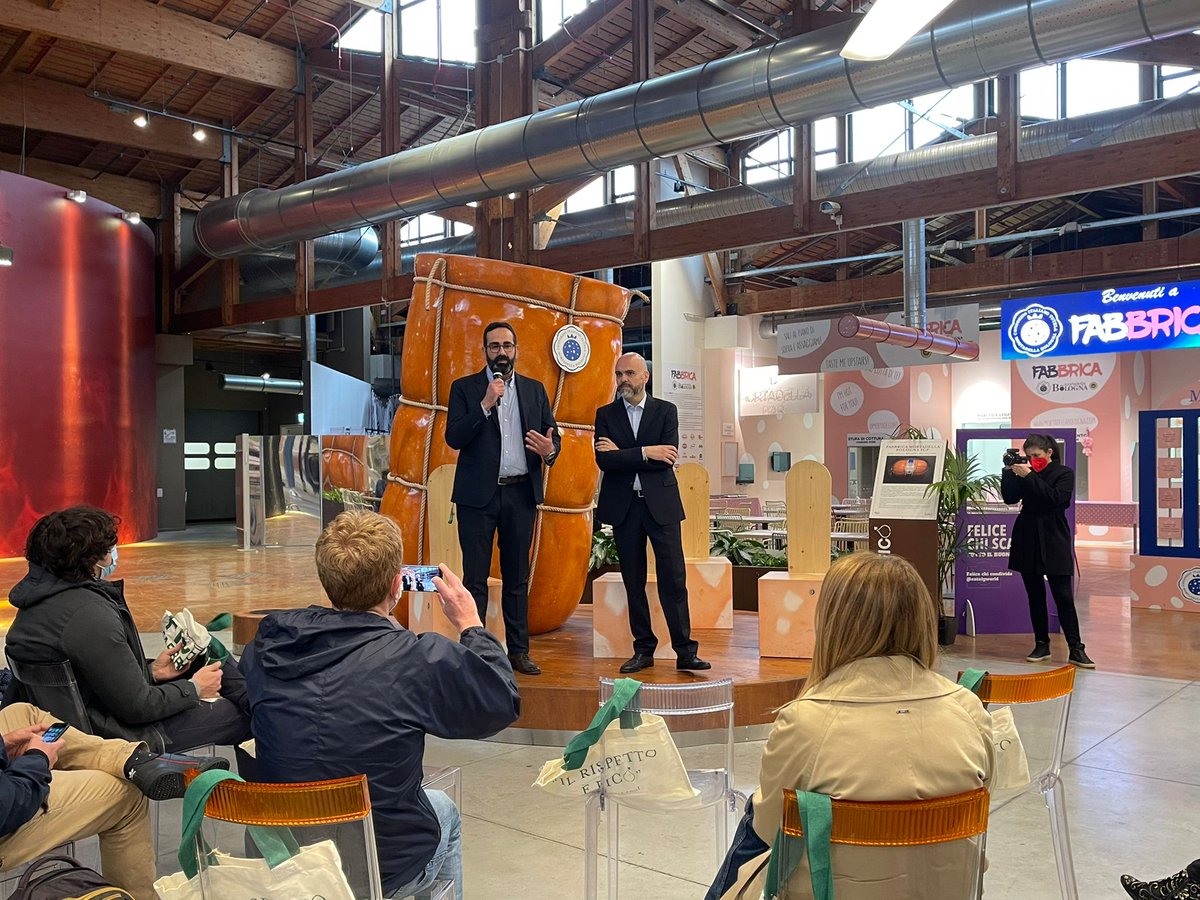 BolognaFiere's tweet photo. BolognaFiere Group porta i suoi #eventi (#wedding, #arte, #food, #wine) anche a @eatalyworld, a partire da 900 è FICO! (21-22/5) su #design e #arredi del '900. E FICO avrà un'area nelle principali fiere a BolognaFiere, a cominciare da @QZinFiera (7-8/5). 👉🏻https://t.co/Cxzesz9Wei https://t.co/NIYqCJKOE3