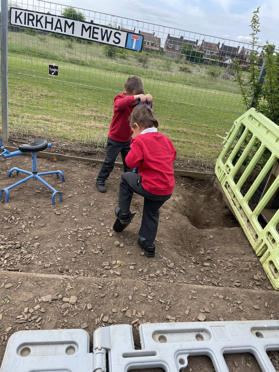 stacyj2008's tweet photo. Loved seeing Theo and jasper at nursery today ☺️ https://t.co/Z77c37jZch