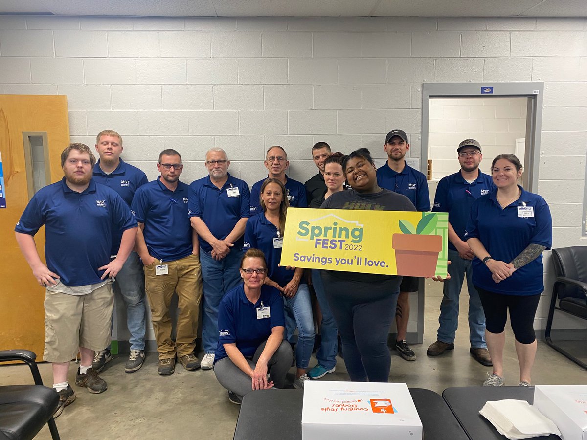 DrPlanogram's tweet photo. Store 599 MST took home the D899 SpringFest Cardboard Contest! Thank you for making your store ready for BIG SALES every single day! #R1SpringFest #R1CardboardChallenge
@BlueBoxR1 @BenitoKomadina @MST_899 @MYoungsonLowes https://t.co/1li7LyyoYh