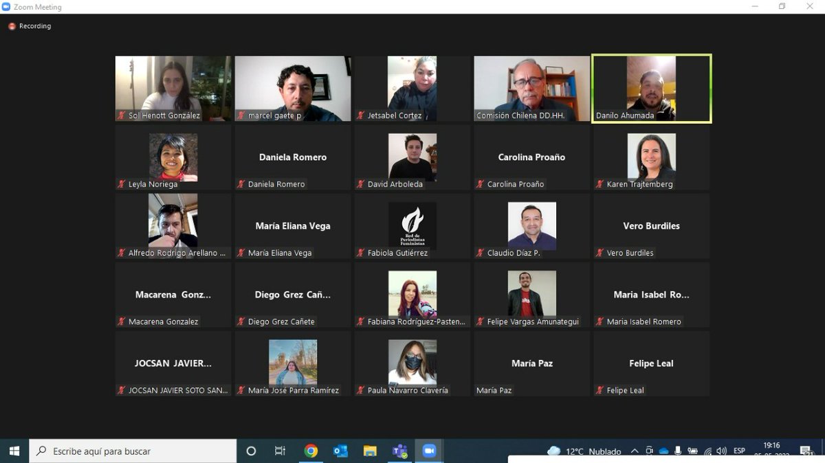 CddhhP's tweet photo. Una buena jornada inaugural tuvo el curso "Género y Derechos Humanos en el Periodismo", donde hubo presencia de colegas de  regiones y Latinoamérica. #InformarNoEsDelito @ChilePeriodista @cchdh @redperiofem @RP_migrantes https://t.co/hlfGT2R2ti