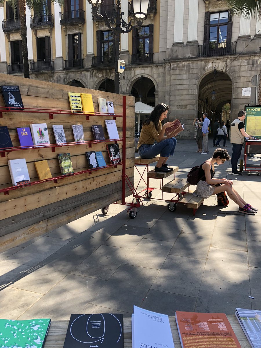 dpr_barcelona's tweet photo. Spaces of encounter between readers, authors, publishers at #LlibresModel in Plaça Reial at #ModelFestBCN https://t.co/CSK1WRHrd8