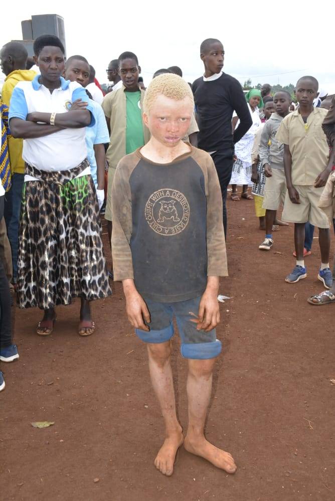 bafashe's tweet photo. NSABIYUMVA Emile ni umunyamwema , avuka ku mutumba Gahwazi muri komine ya #Ngozi #BURUNDI  Akaba yiga mu mwaka wa Kane kuri Ecofo Buhiga Ngozi.  Akenewe gushigikirwa kugira abandanye ishure yorohewe.  https://t.co/njhahyZJIZ https://t.co/kGvCpegVsF